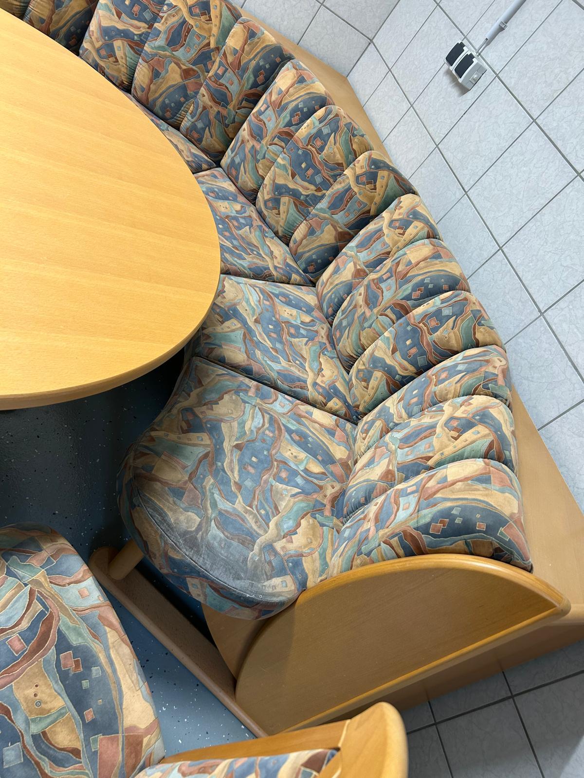 Sitzecke mit Tisch 3