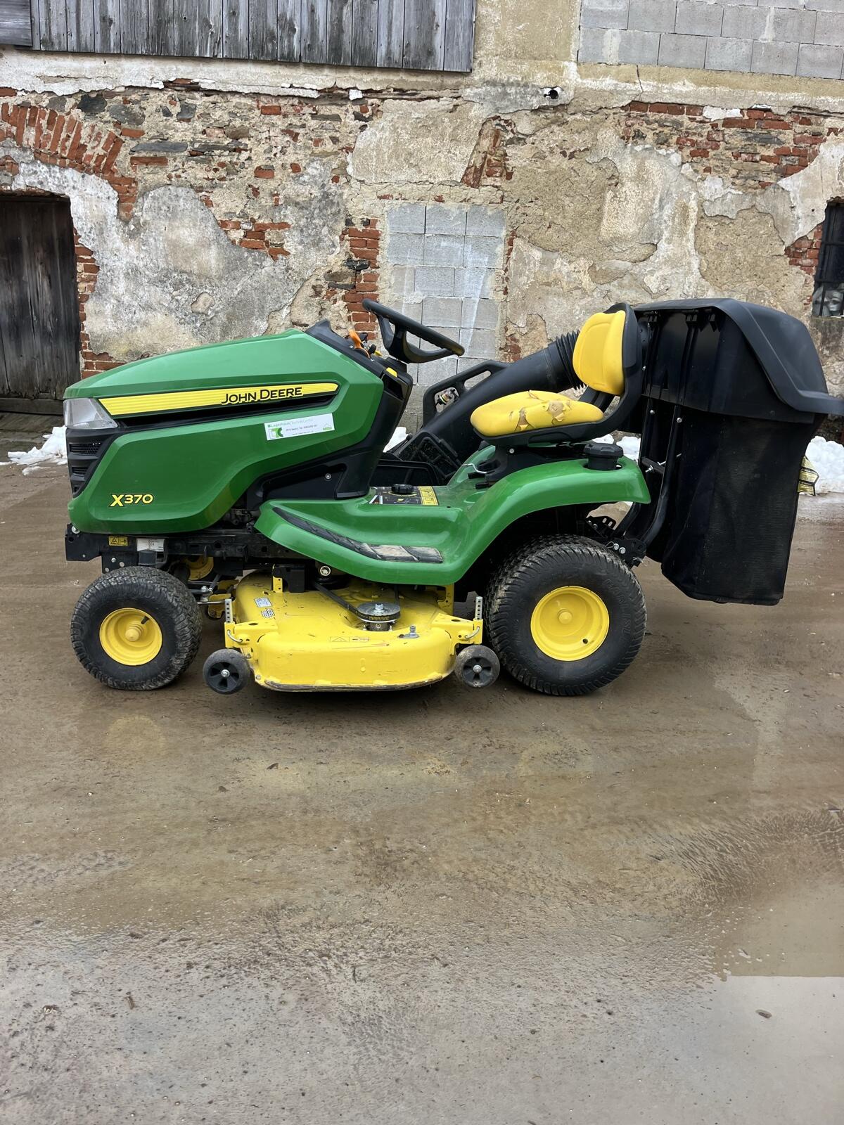 Rasenmäher John Deere X370 2