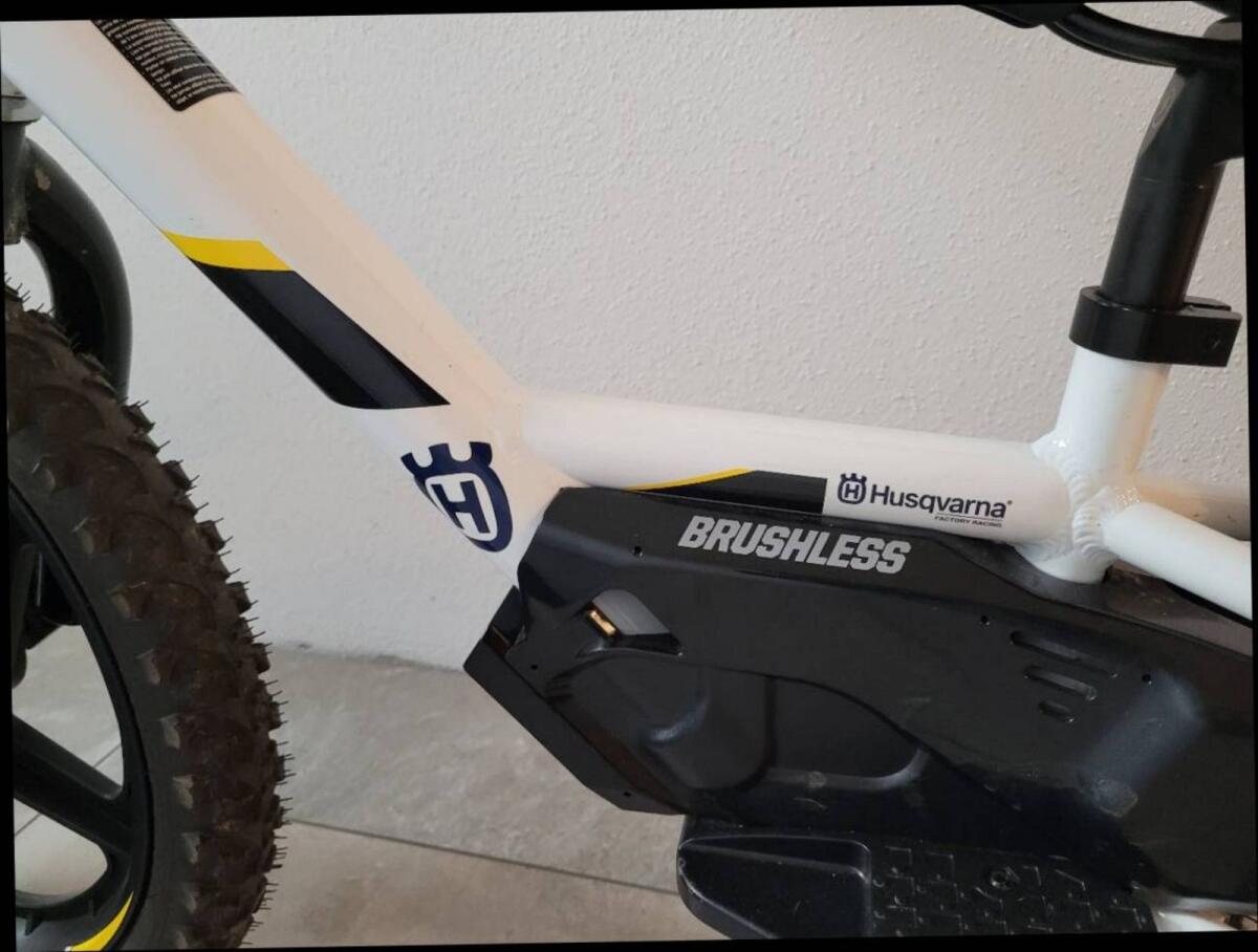 Kinder E-Laufrad Husqvarna E16 2