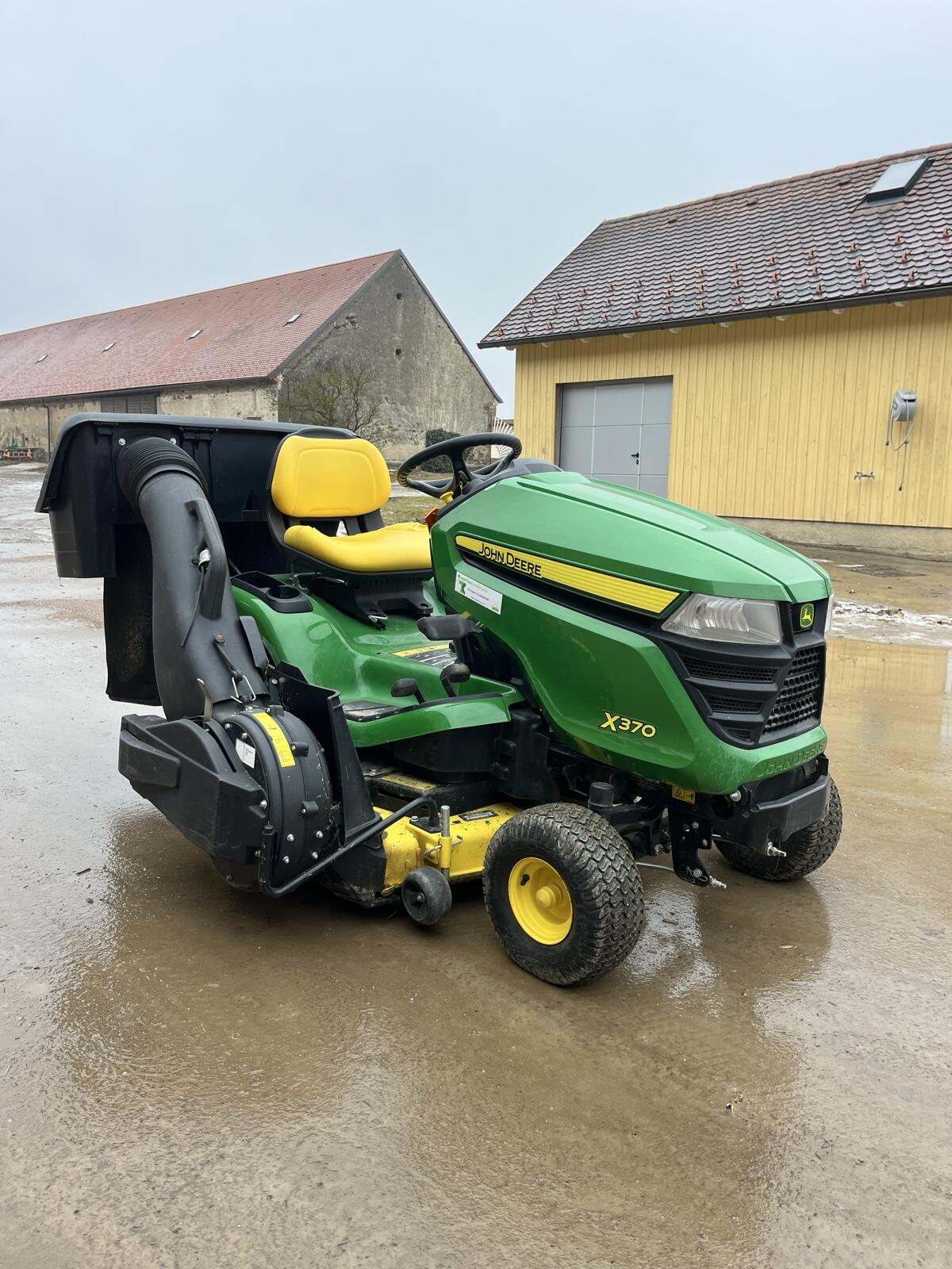 Rasenmäher John Deere X370 3