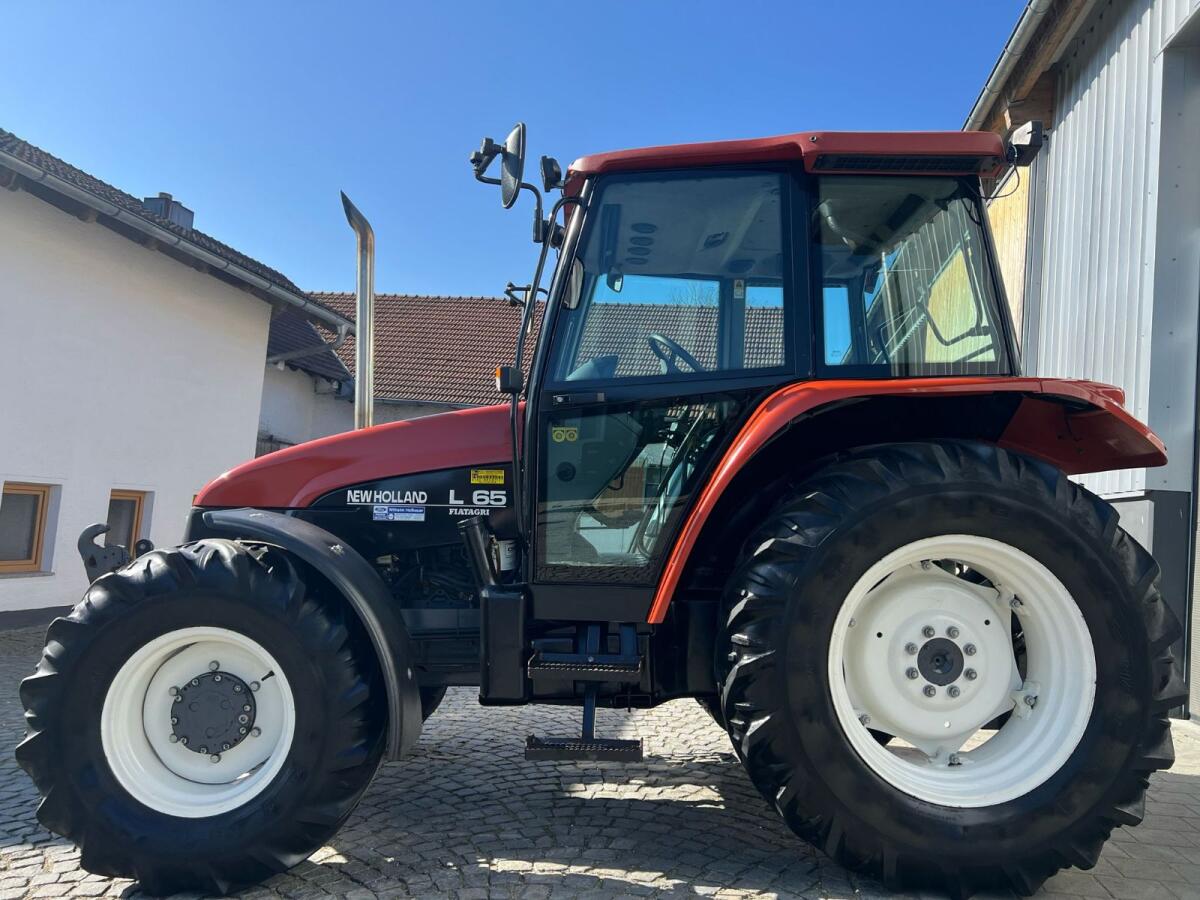 New Holland L65 2