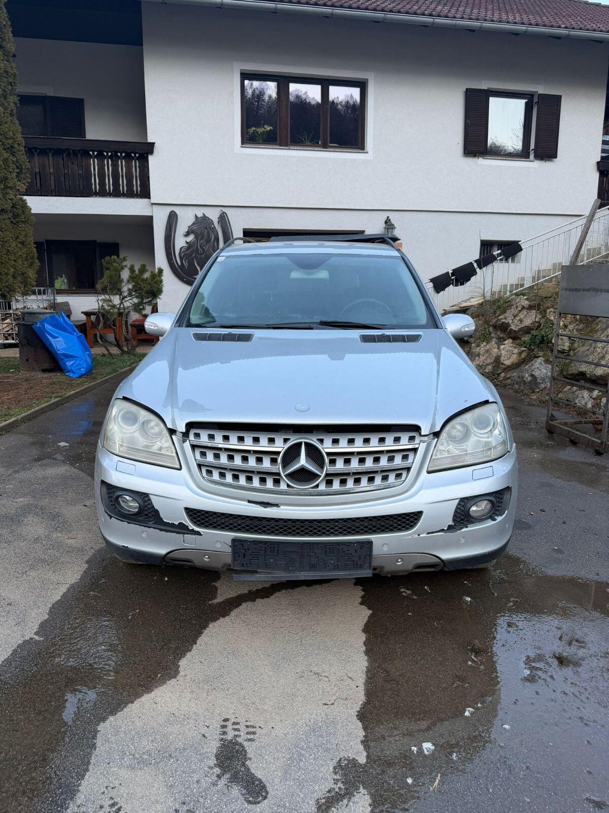 Mercedes-Benz ML 320 2