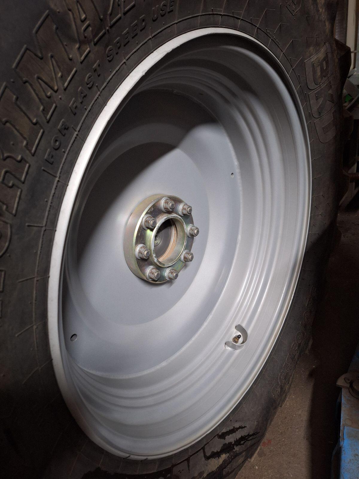 Kompletträder MF 5609 2