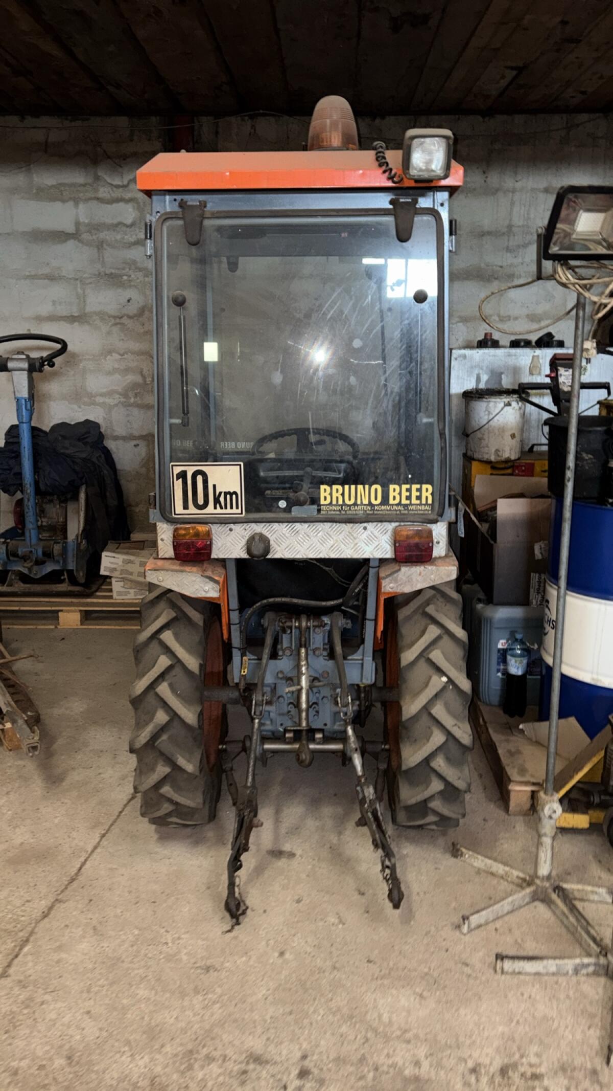 Mitsubishi mit Winterausrüstung Traktor 2