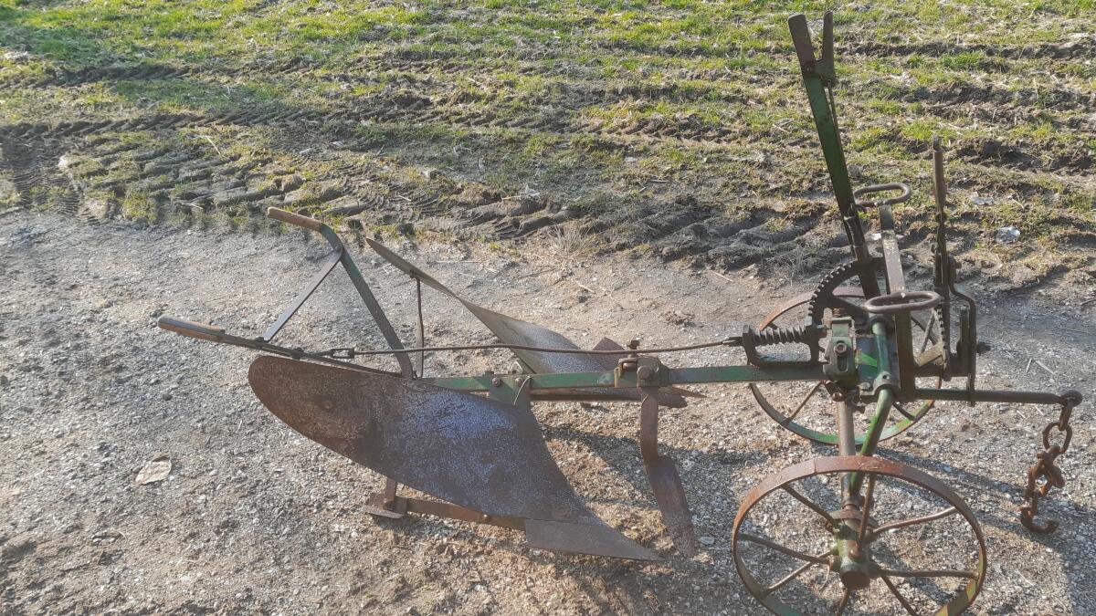 Verkaufe alten Pflug 3