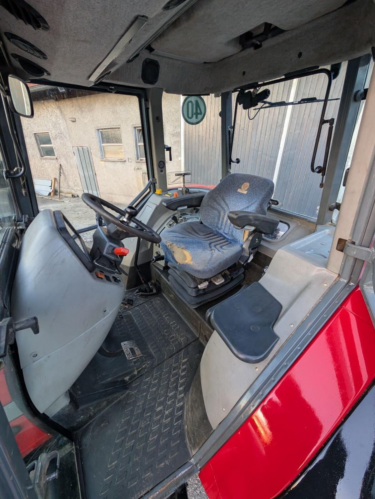 Massey Ferguson 4270A 3