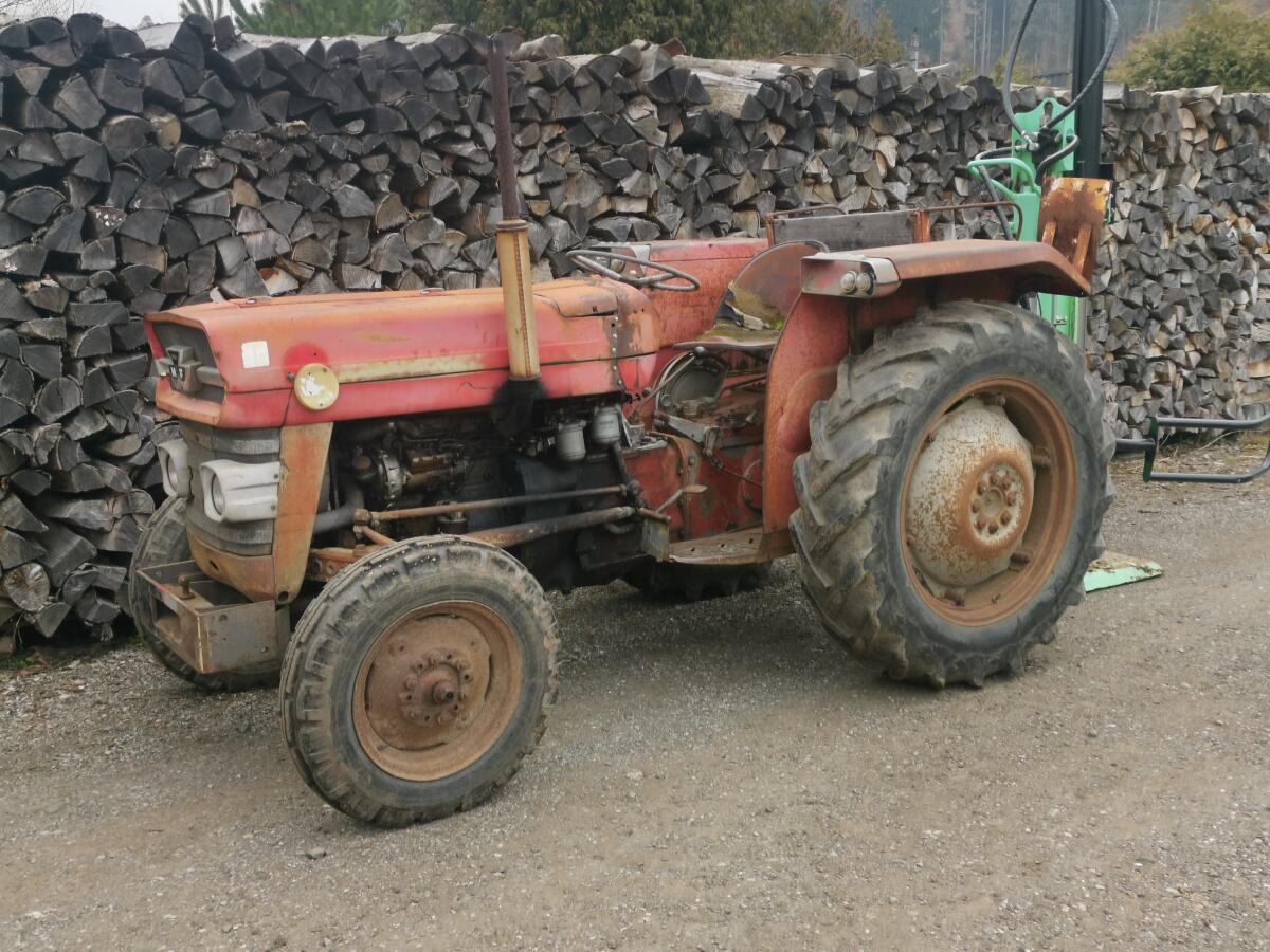 MF 135 Traktor 2