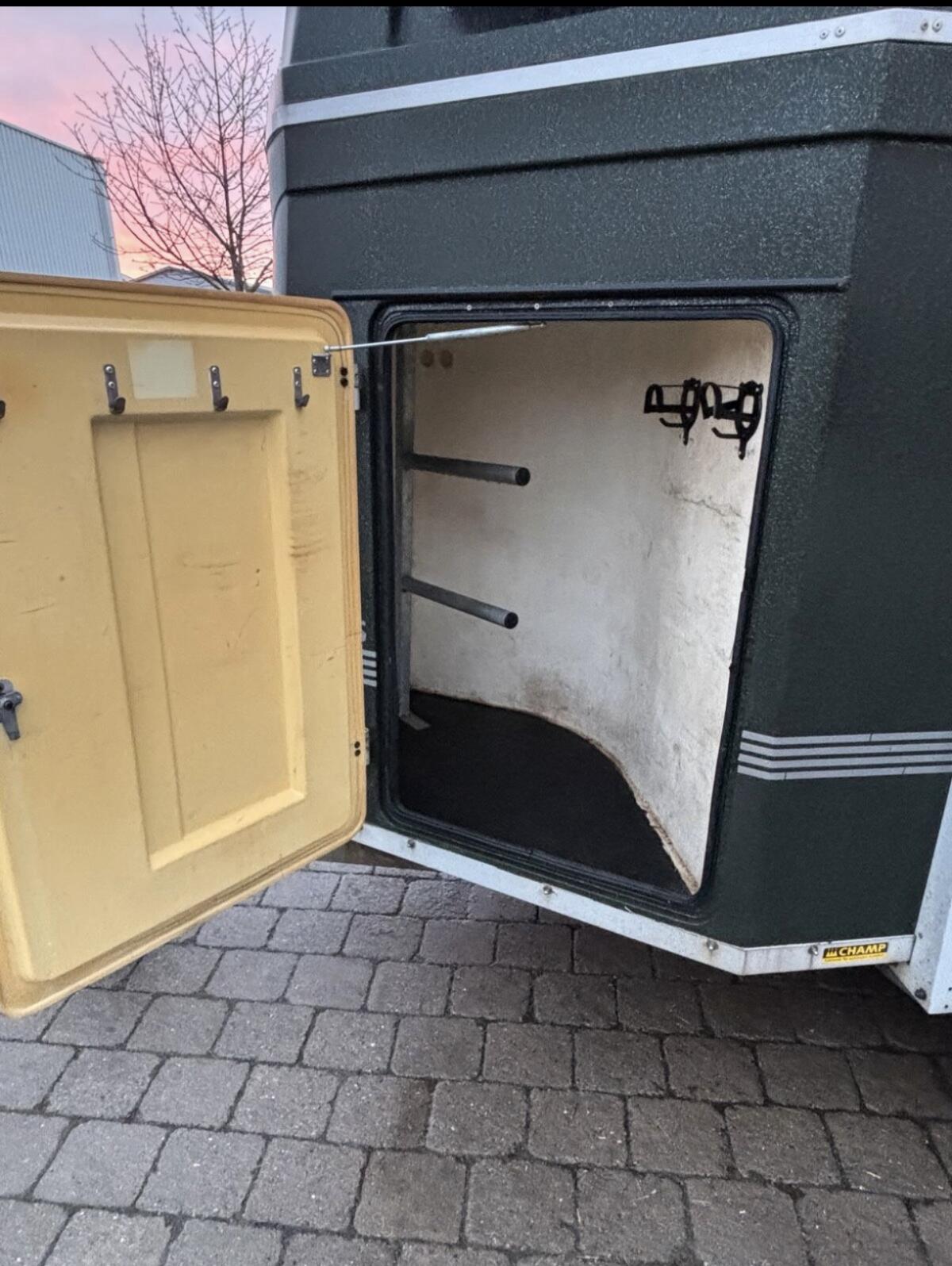 Pferdeanhänger Humbaur 2