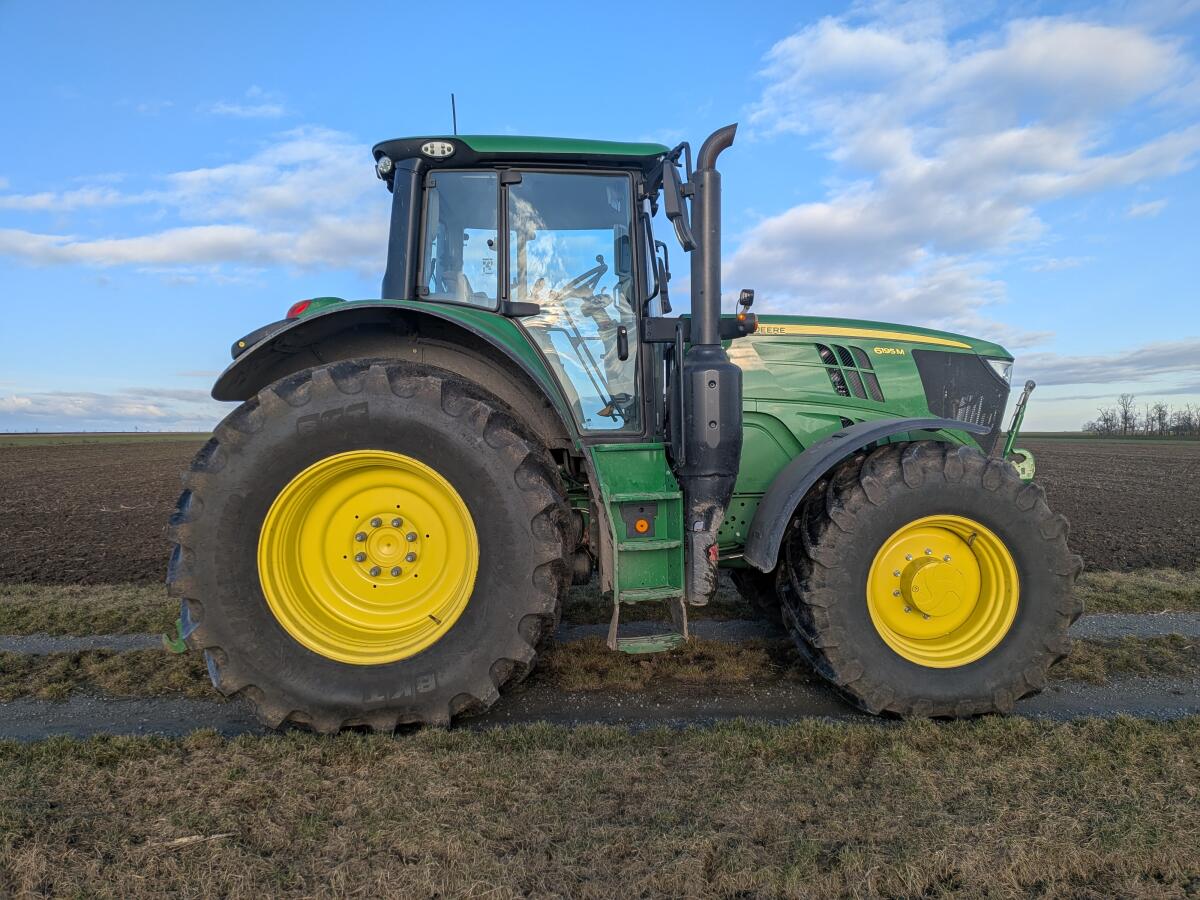 John Deere 6195M 3