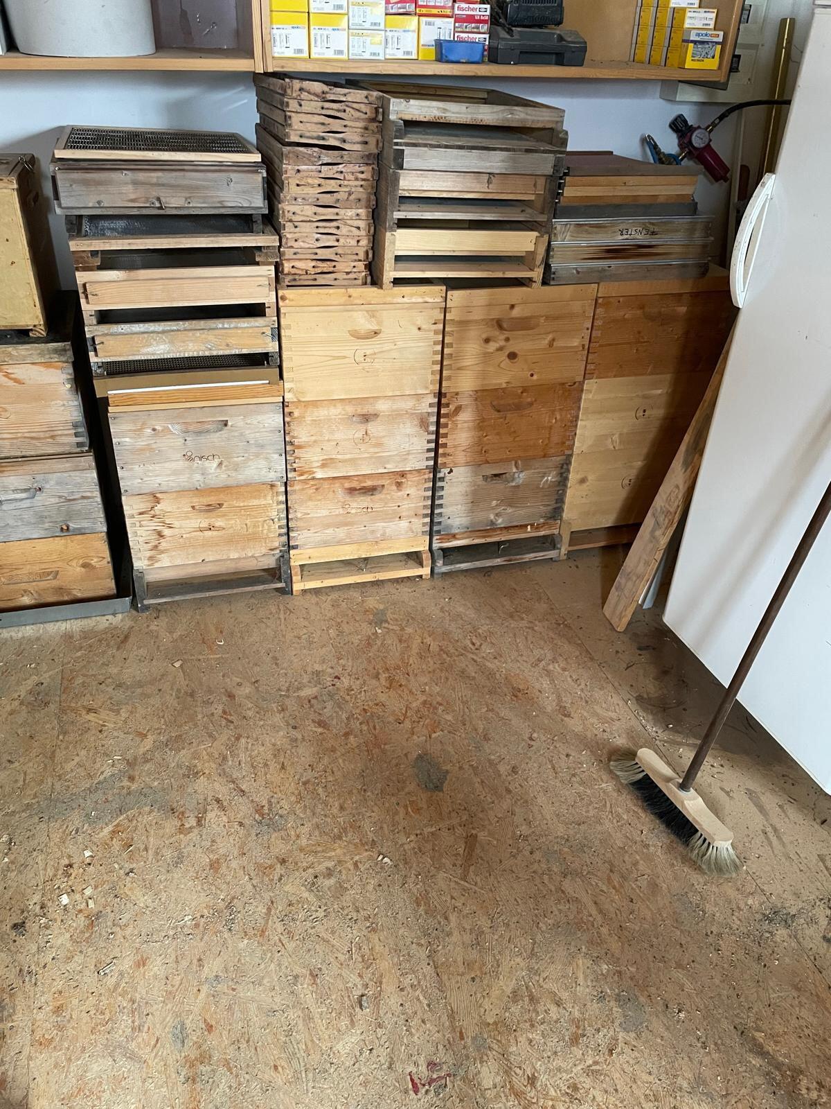 4 Bienenbeuten Zander mit Rähmchen 2