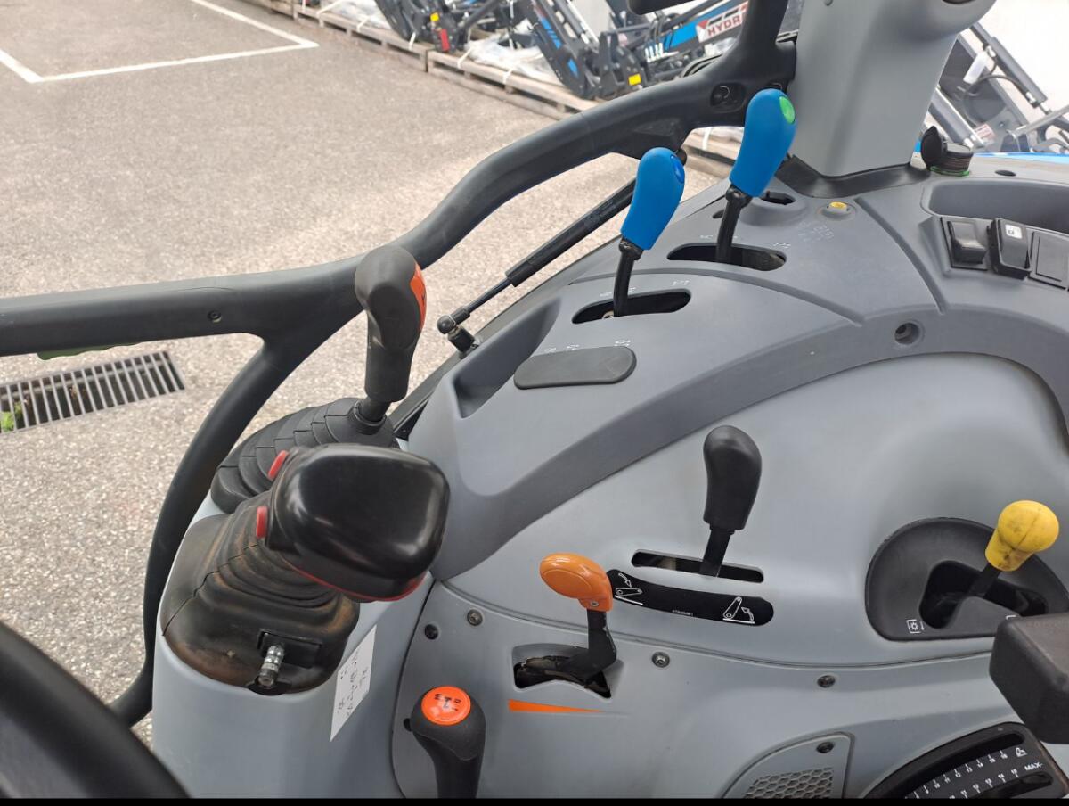 New Holland T 5.75 2