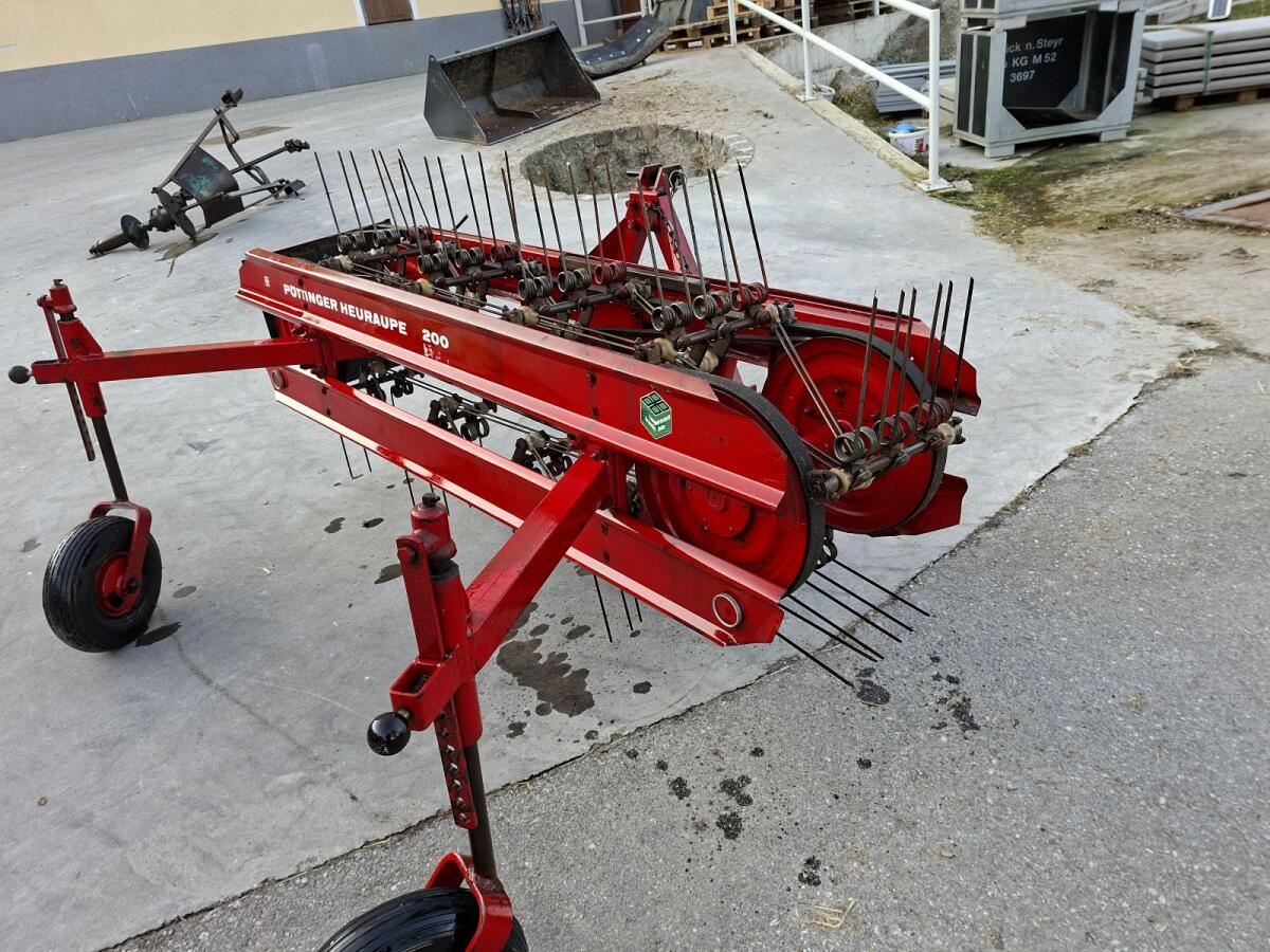 Pöttinger Heuraupe 200 2