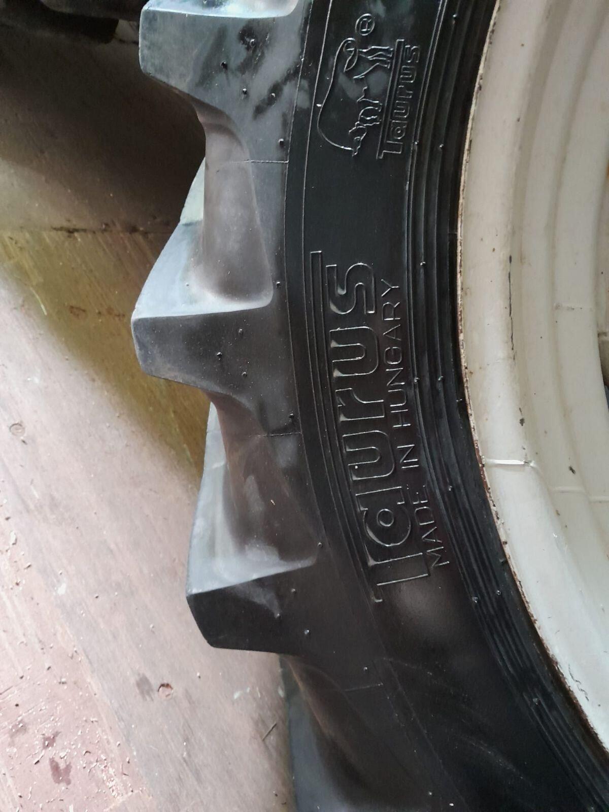 Zwillingsräder 13.6R38 3