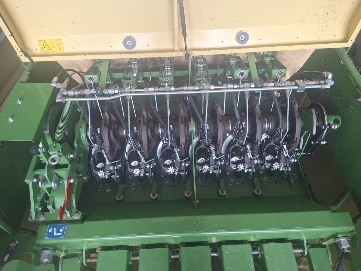 Krone Big Pack 1270 XC Prechop 2