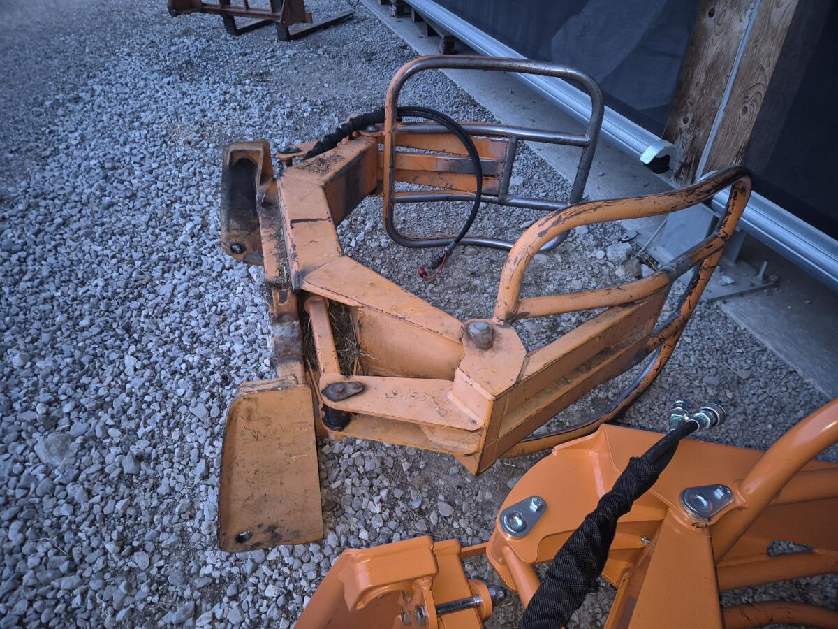 Hauer Rundballenzange 2