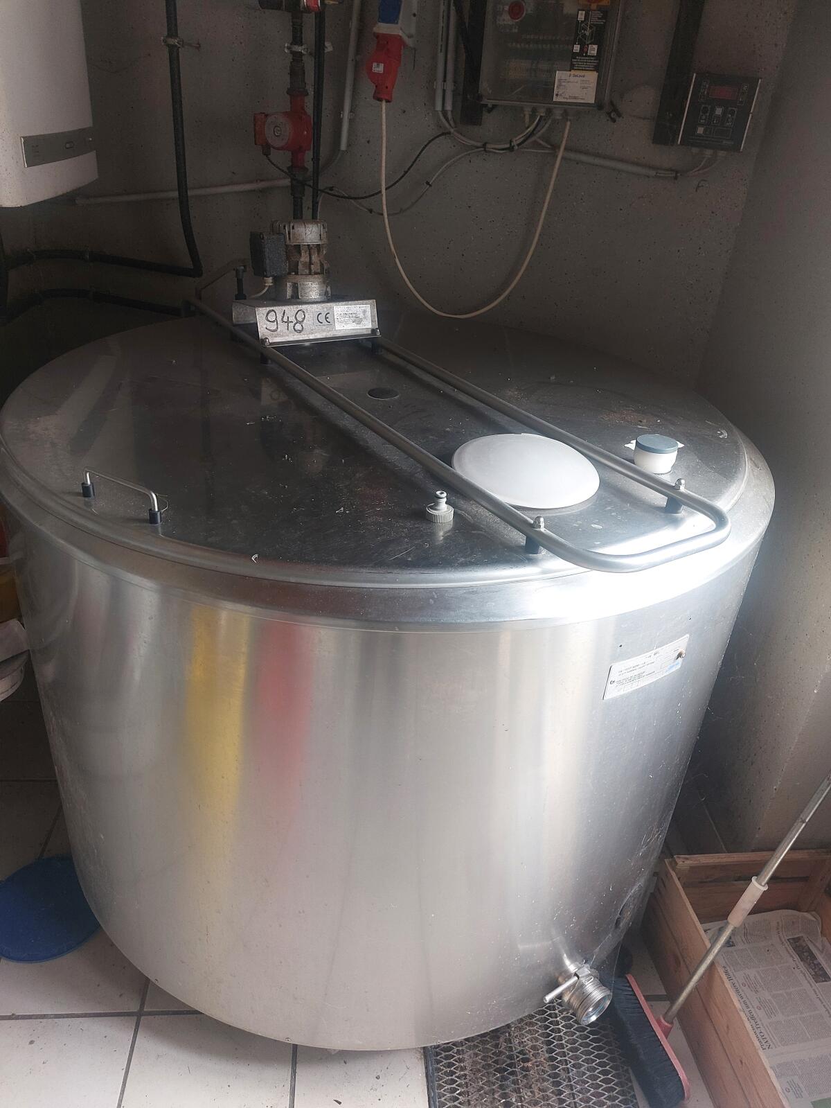 Melkstand mit Melktechnik 2