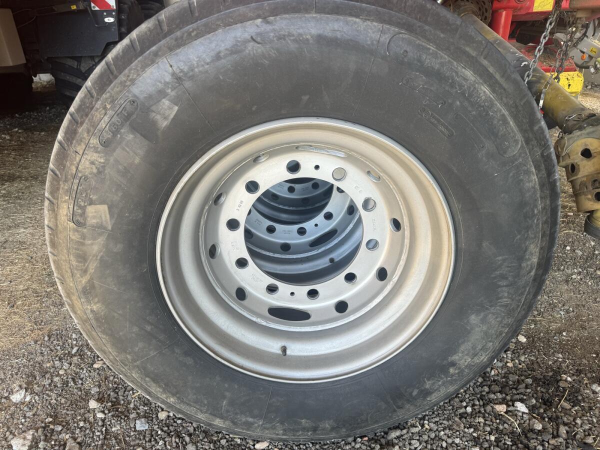Räder 385/65R22,5 3