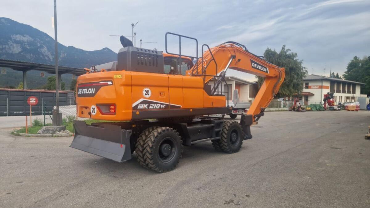 Mobilbagger Develon DX 210W-7 2