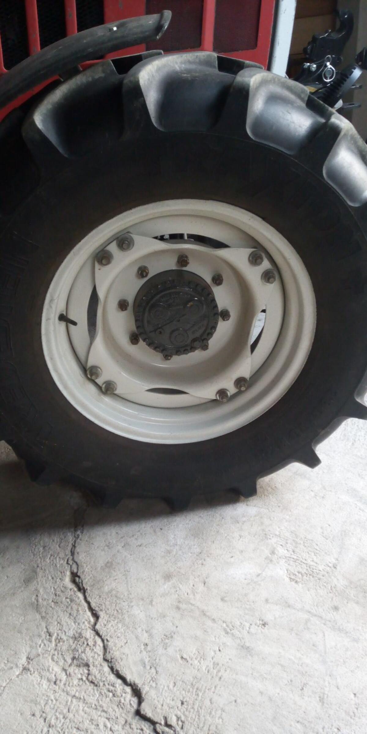 Vredestein 380/70R24 3