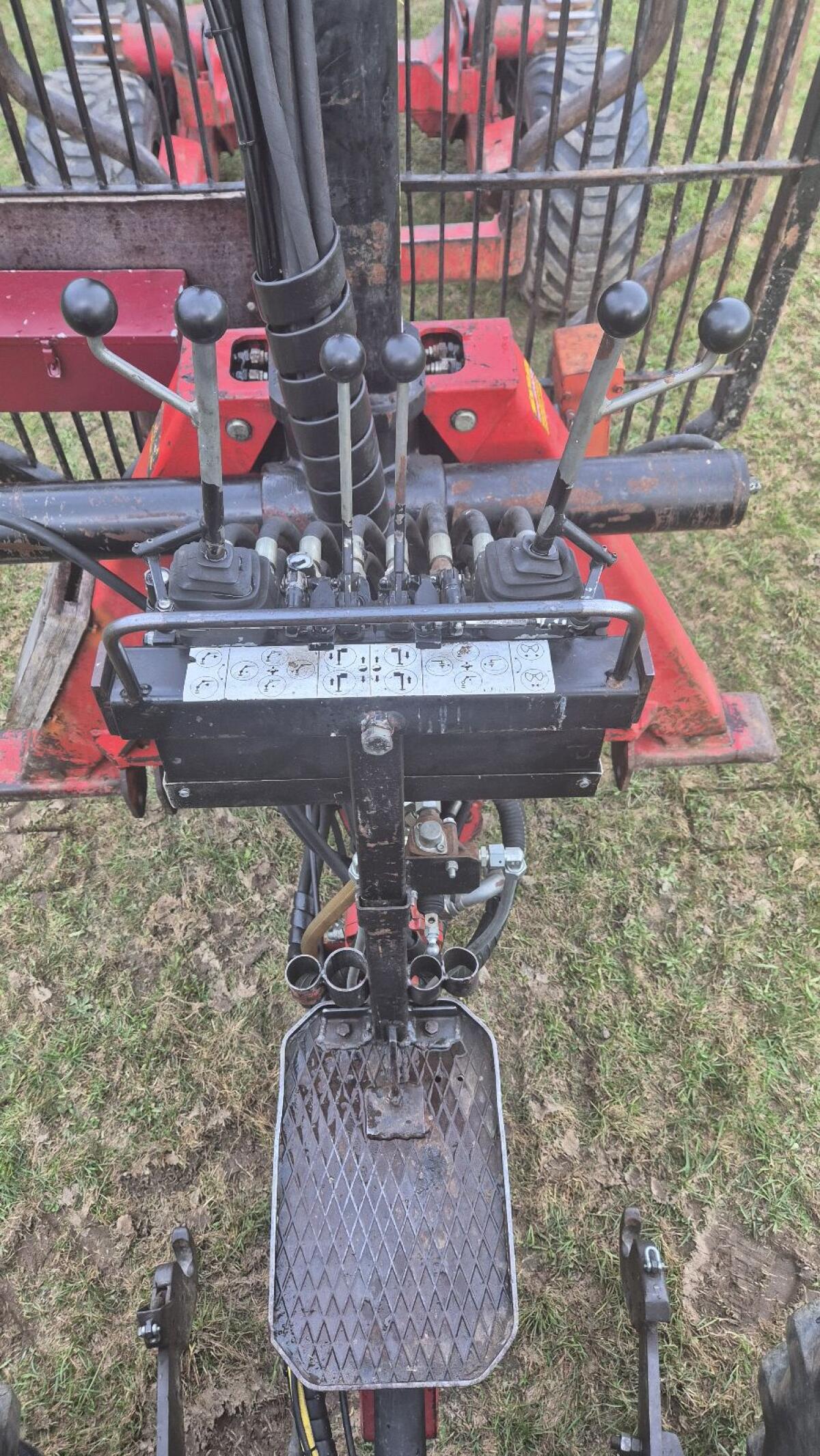 Patu 8 HD mit 597 Kran 3