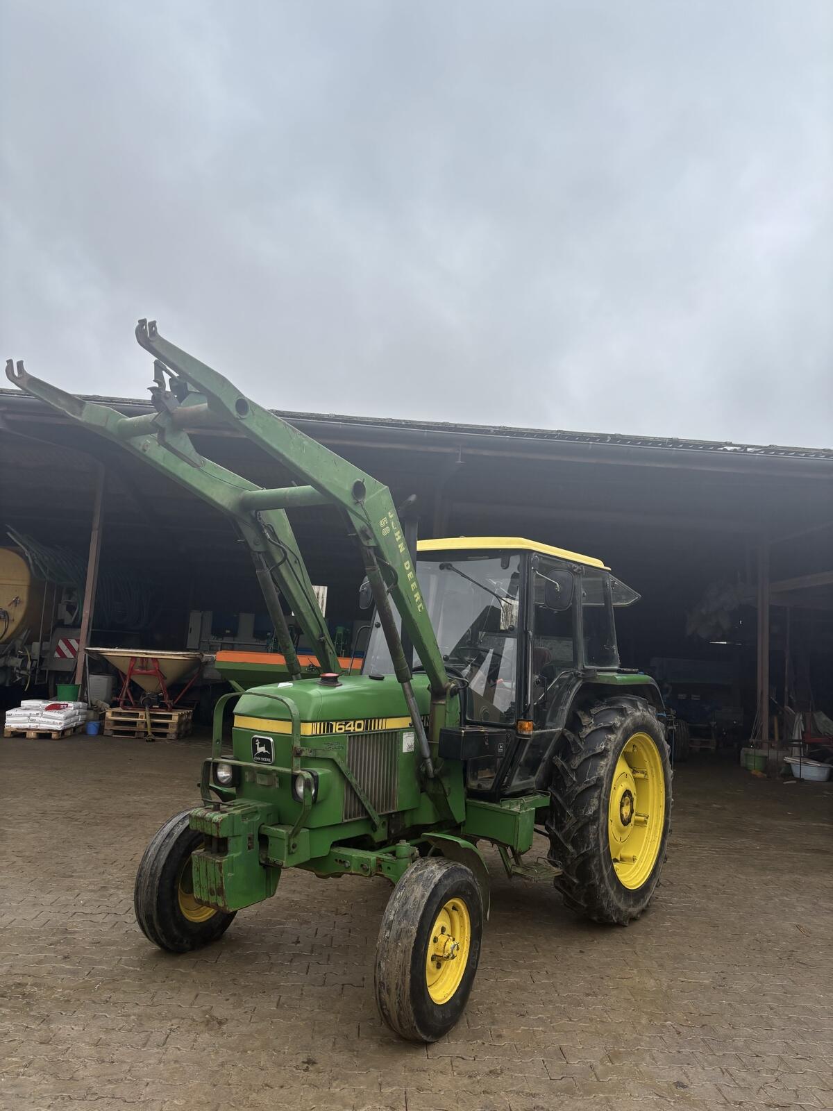 John Deere 1640 2