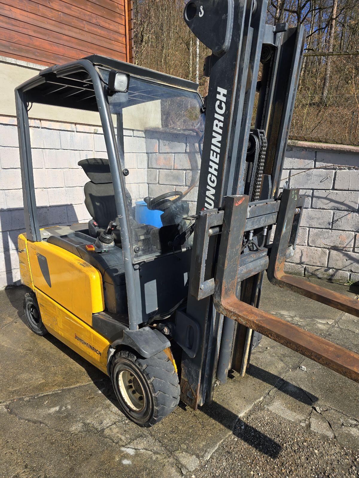 Jungheinrich EFG 320 2