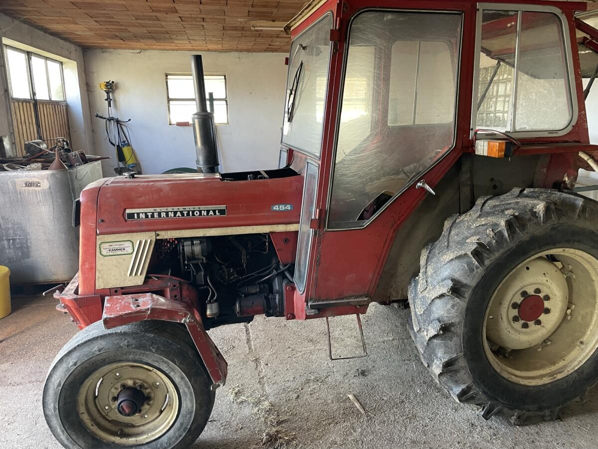 International 454 McCormick Traktor 2