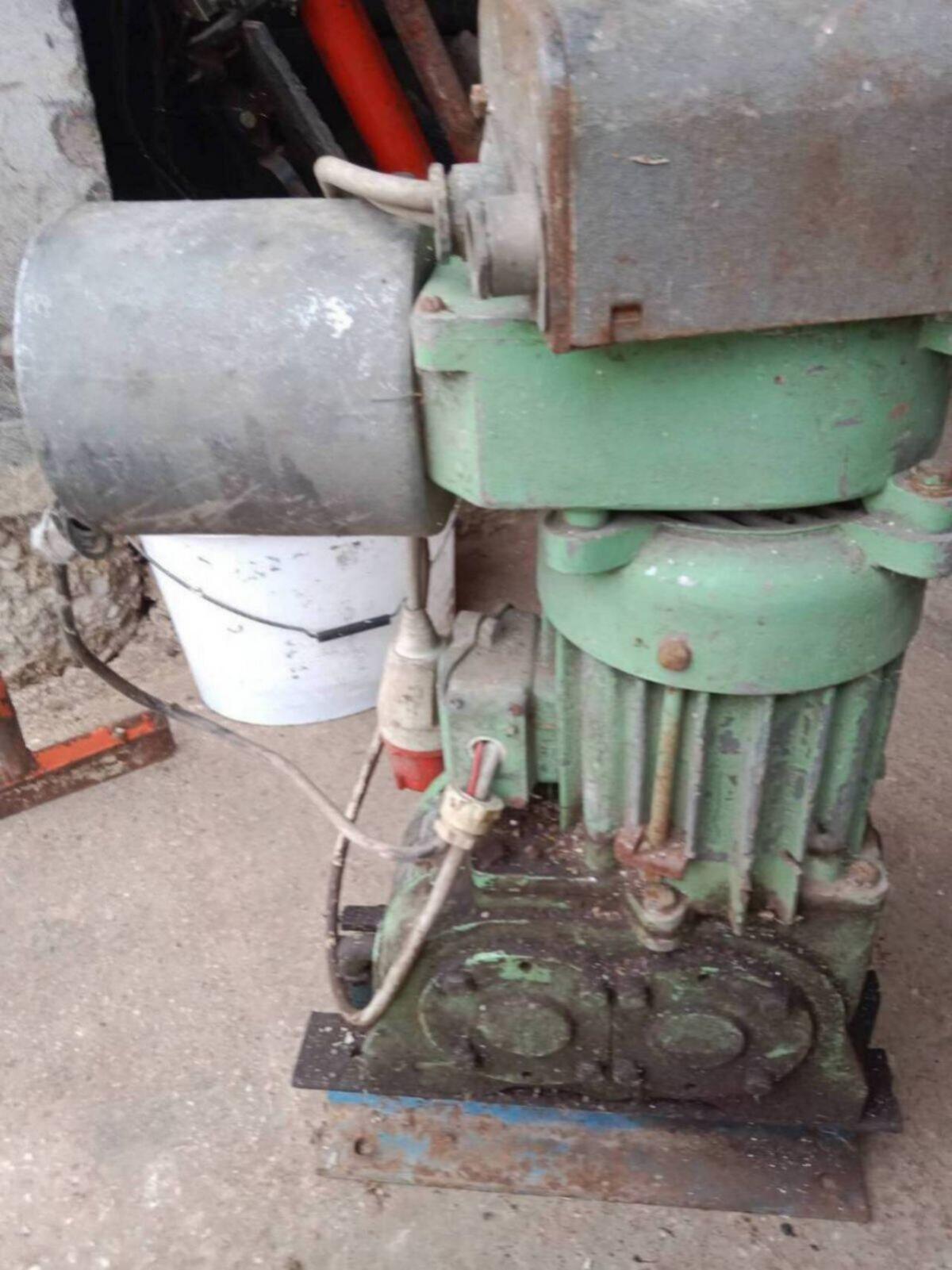 Getriebe-Seilwinde mit Bremse 3