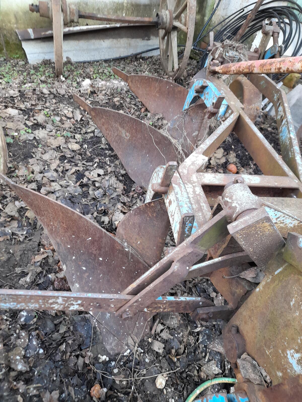 Pflug 4 oder 3 Scharpflug 2