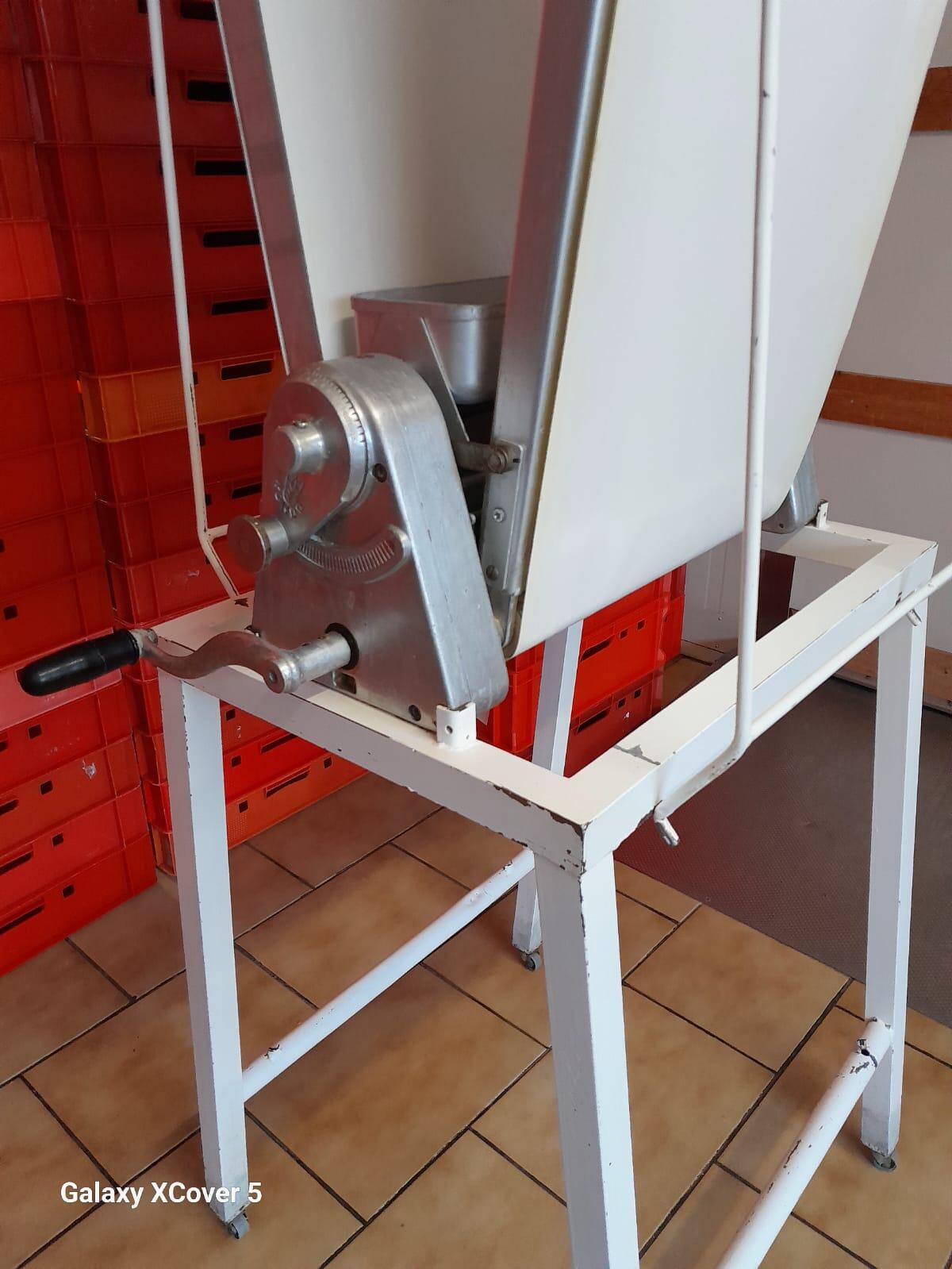 Teigausrollmaschine 2