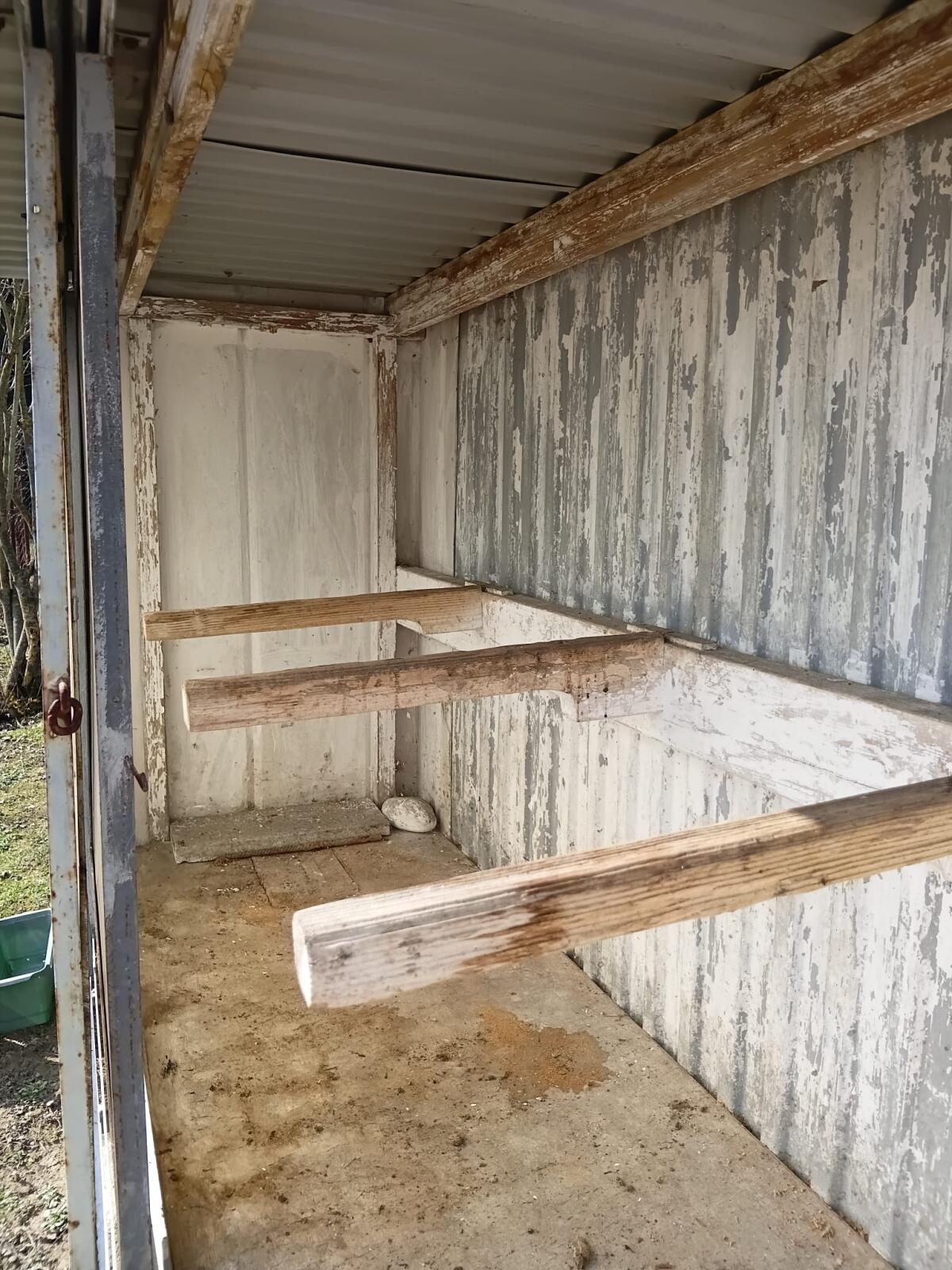 Hühnerstall mit Schiebetüren 3