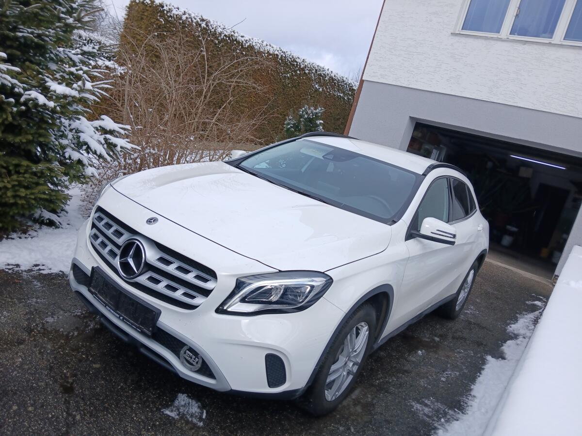 Mercedes GLA 180 2