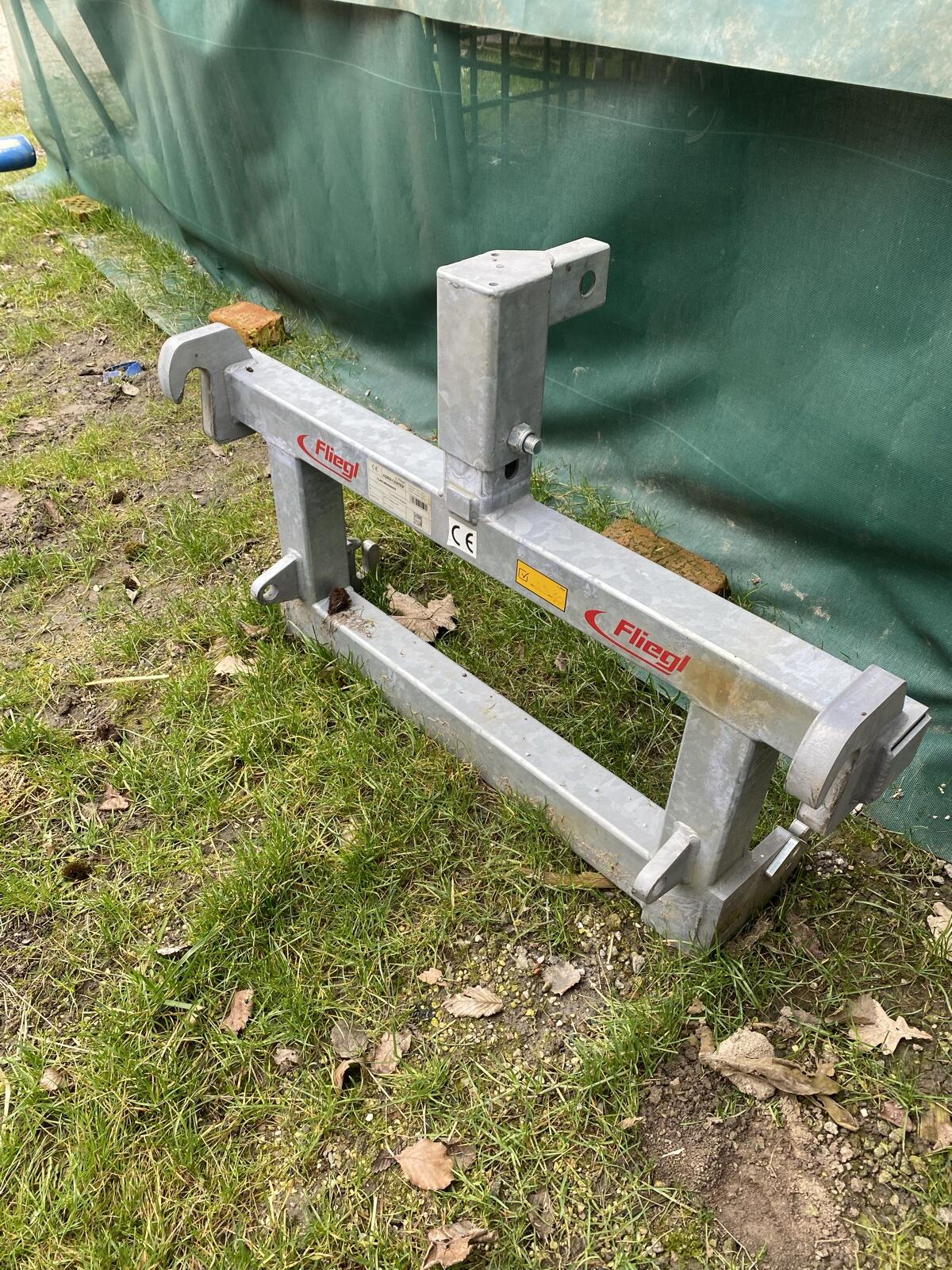 Fliegl Dreipunktadapter Frontladeradapter 2