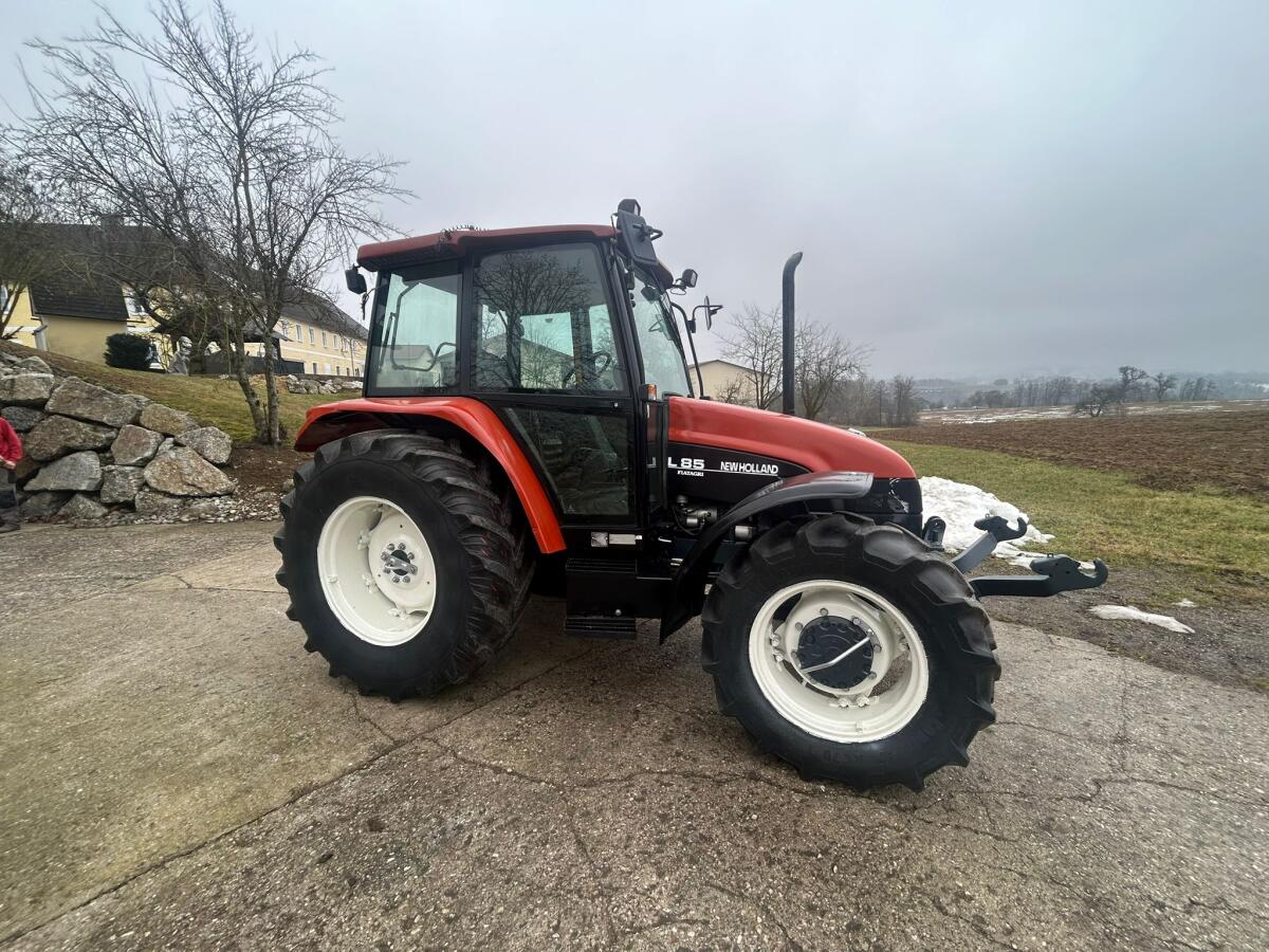 New Holland L85 Traktor 3