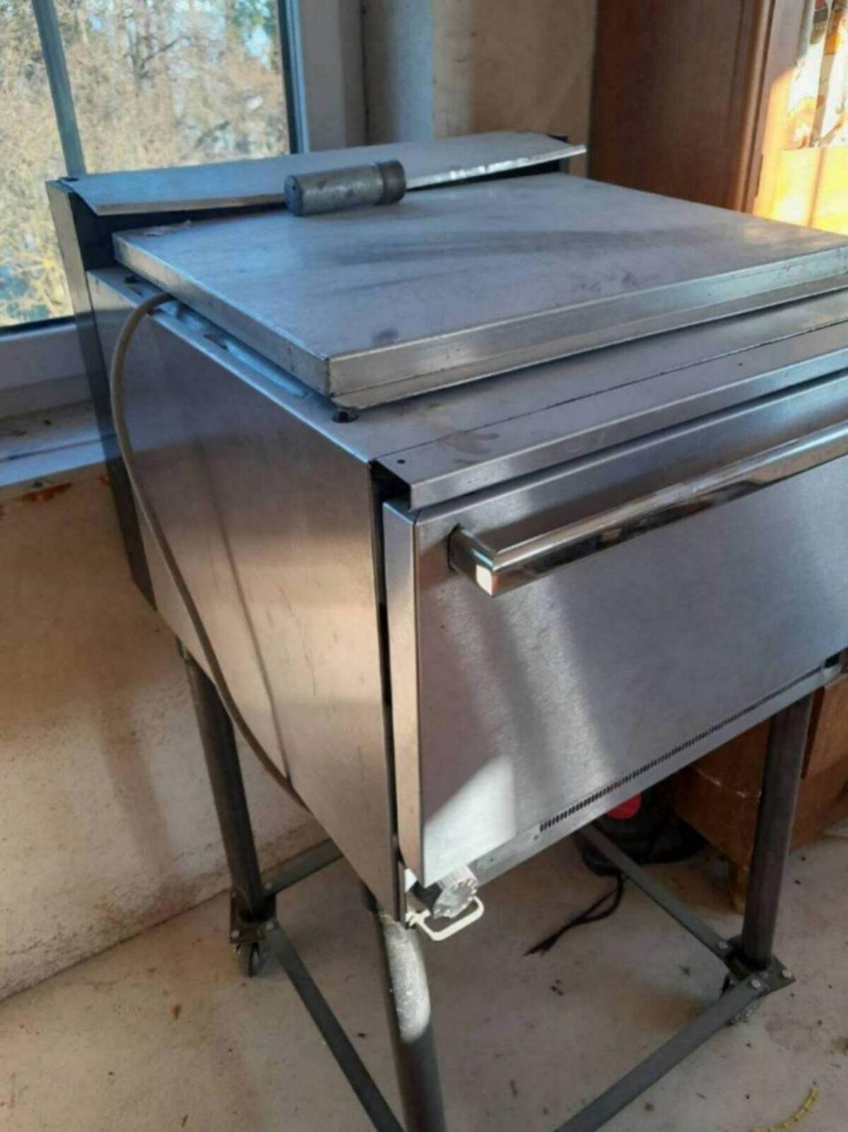 Knetmaschine und Backofen 3