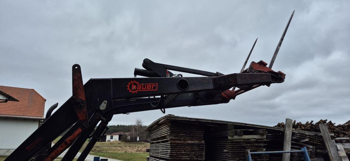 Hauer Frontlader MH 80 Mittelzylinder 3