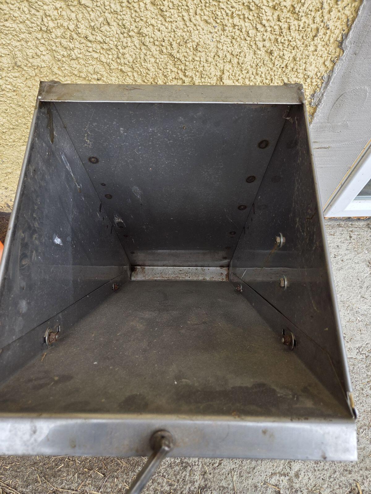 Futterautomat Schweine mit Nippeltränker 3