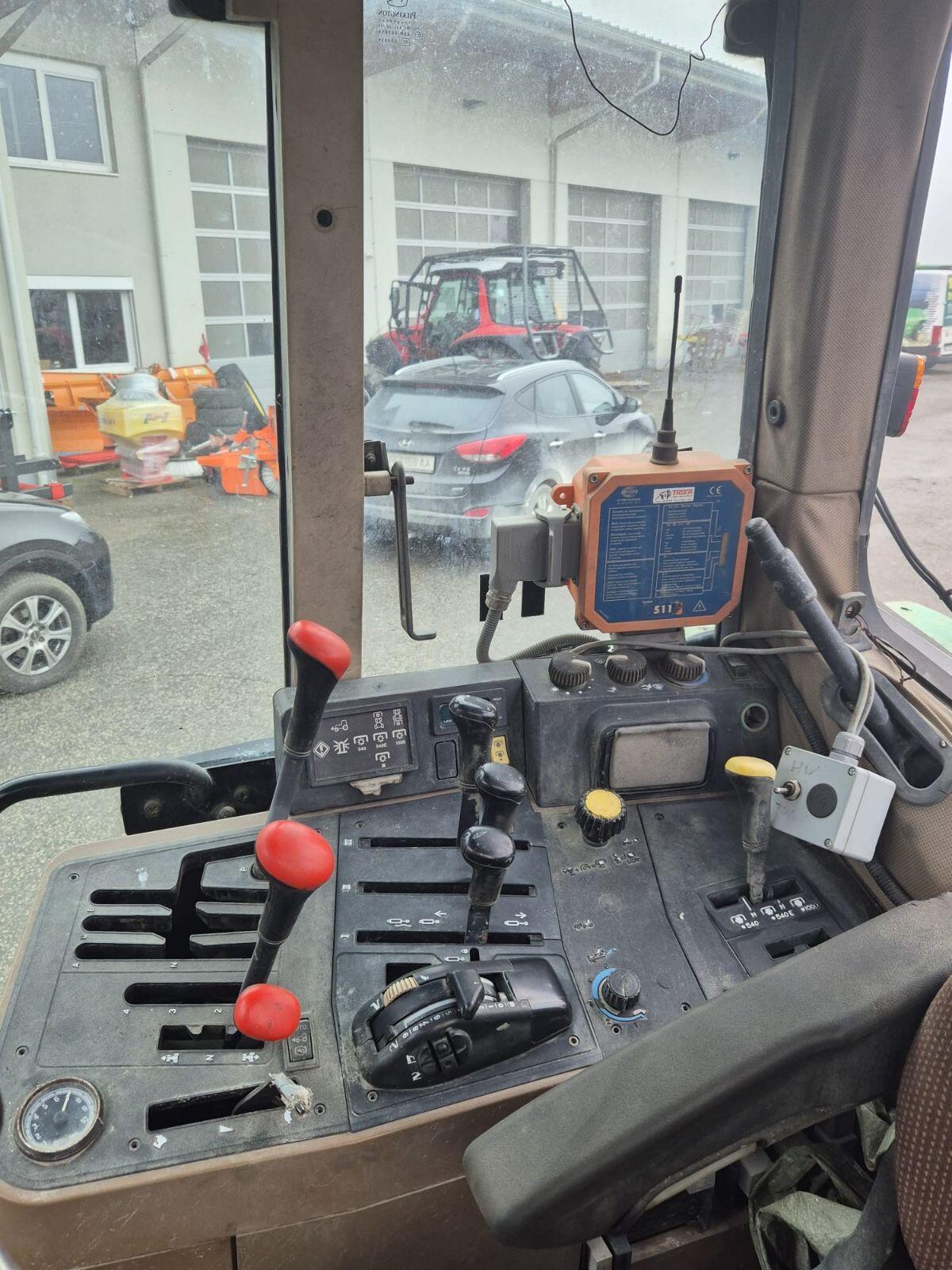 John Deere 6600 2