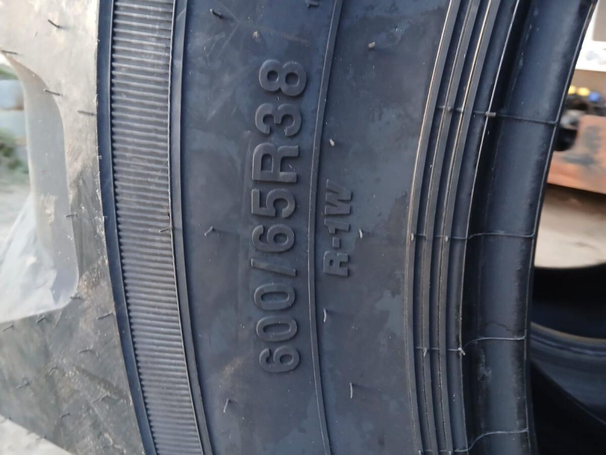 Neue Traktor Räder 600/65R38 3