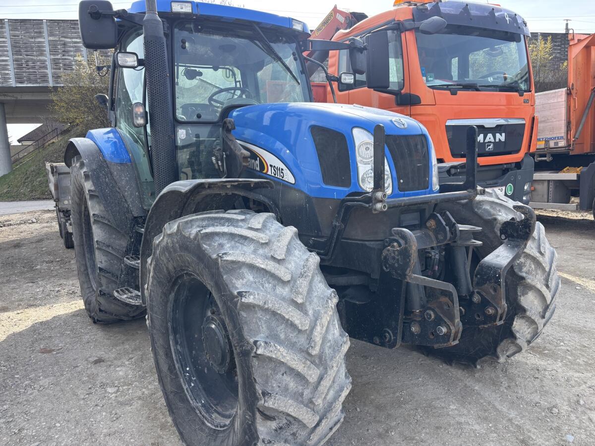 New Holland TS115A 2