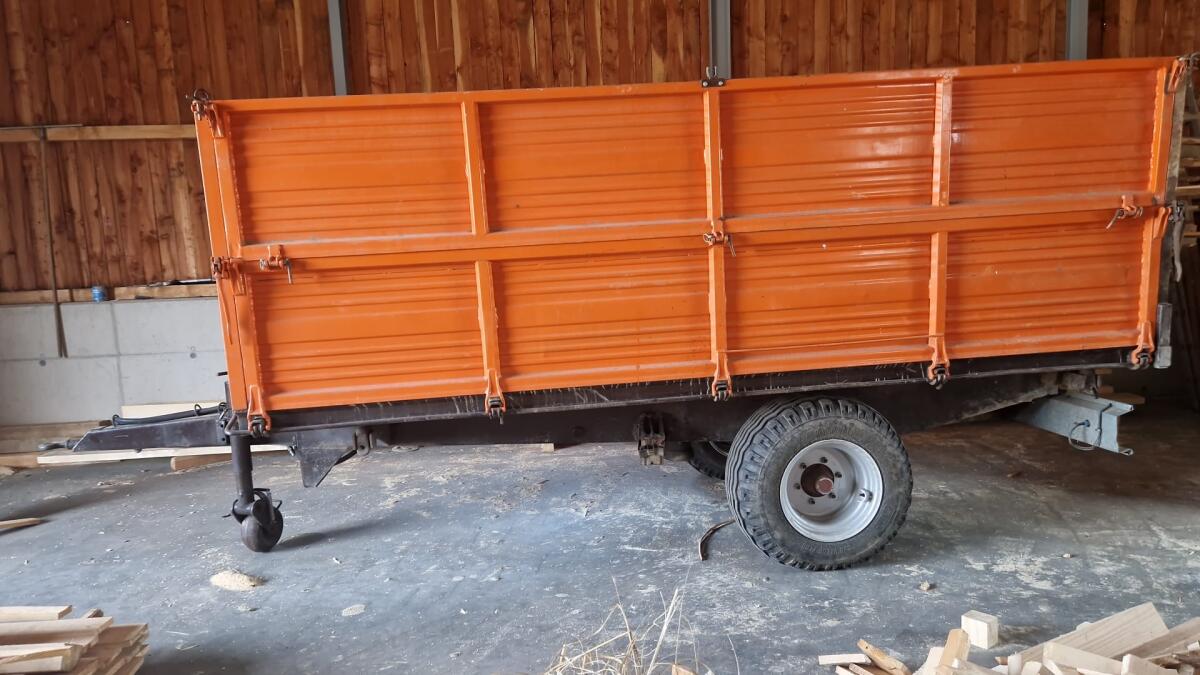 Einachs-Dreiseiten-Kipper 2