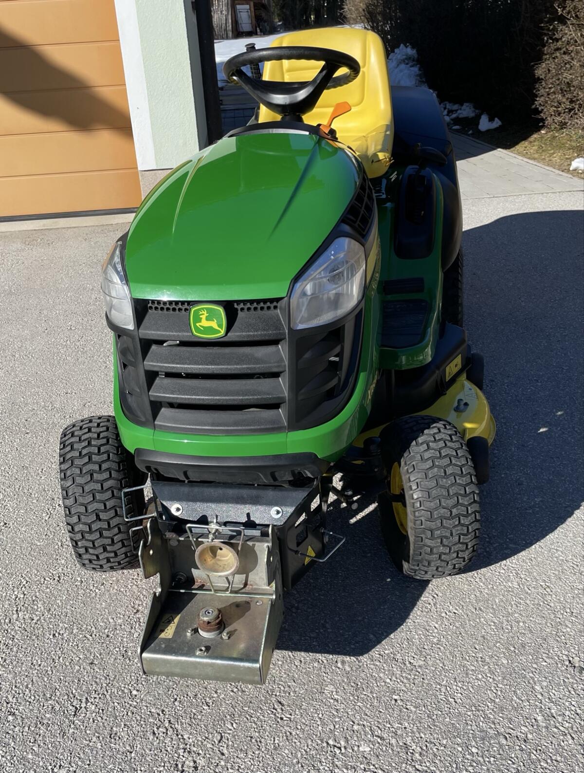 John Deere X166 Rasentraktor 3