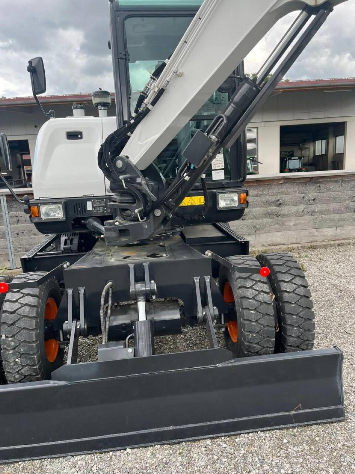 Bobcat E57W 3