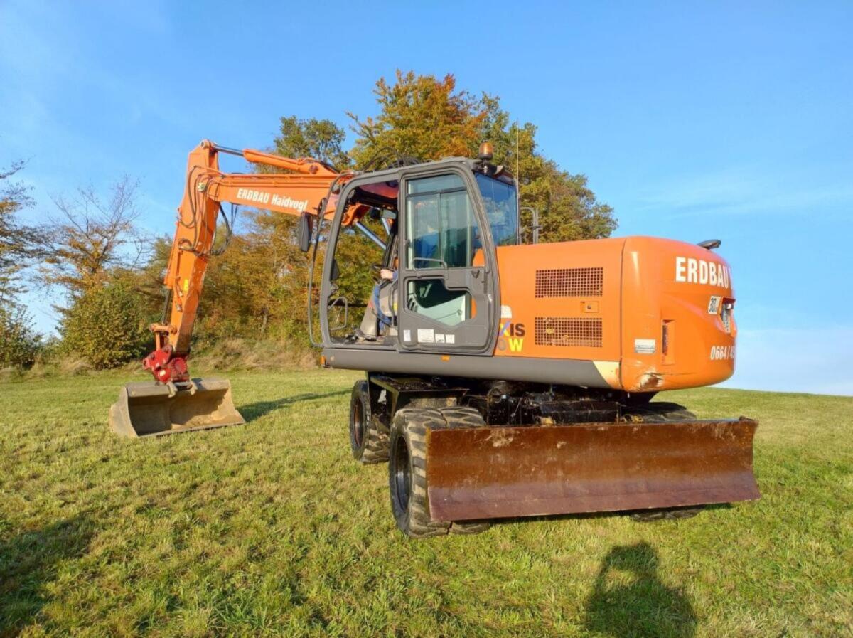 Mobilbagger Hitachi 140W 2
