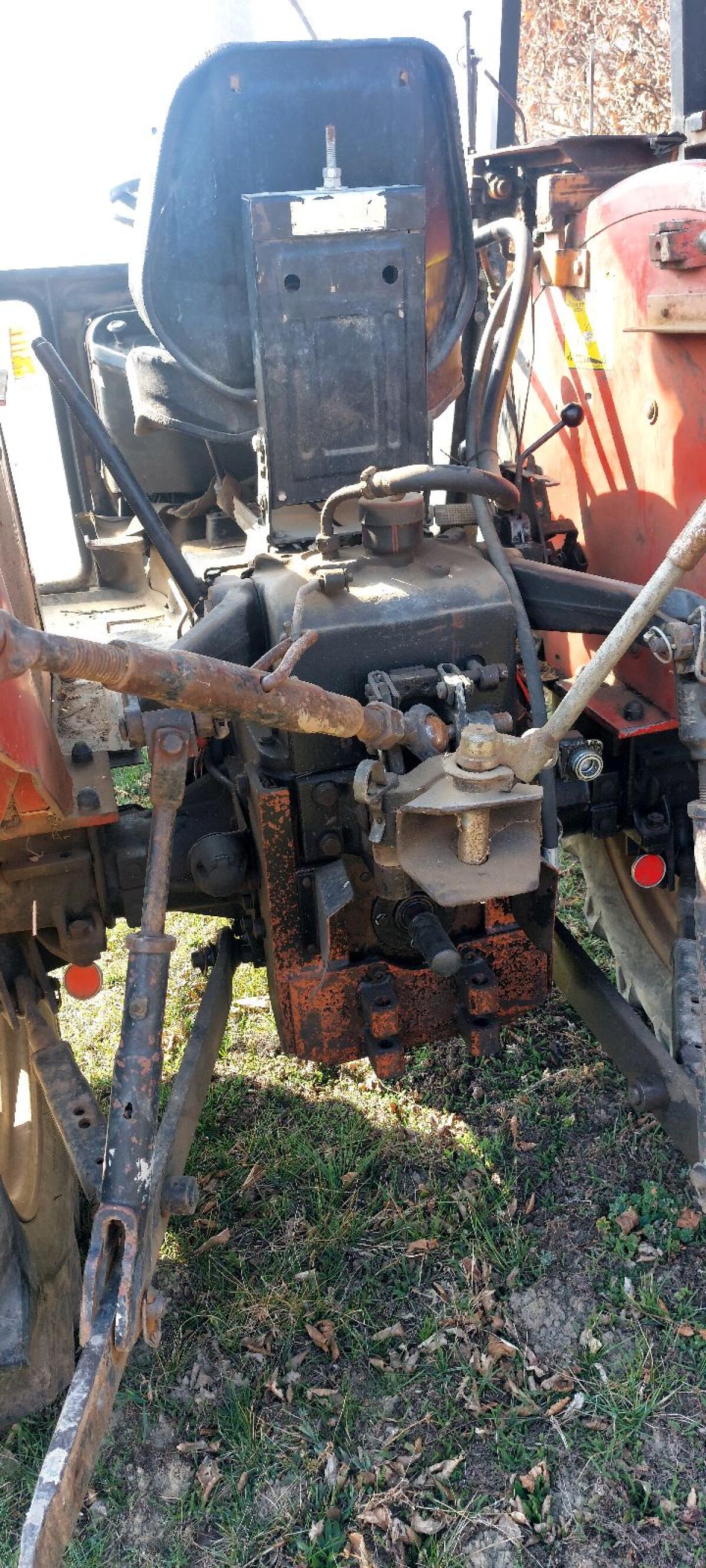 Traktor IHC 533 2