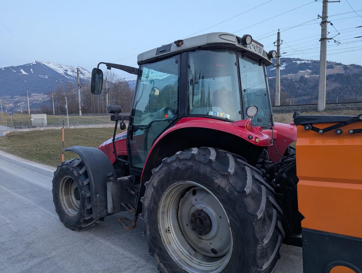 Massey Ferguson 6445 Dyna 6 2