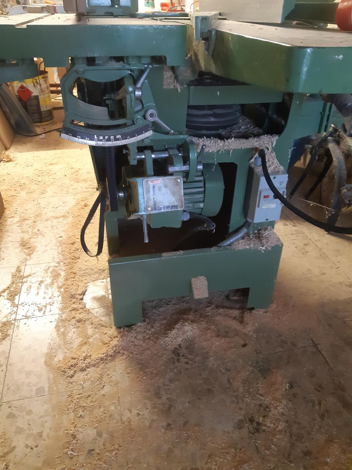 Holzbearbeitungsmaschine 3