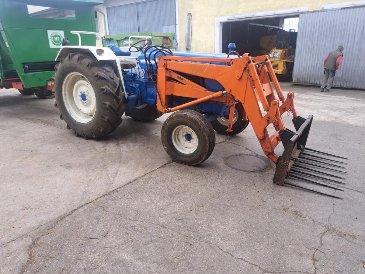 Ford 5000 mit vollhydr. Frontlader 2