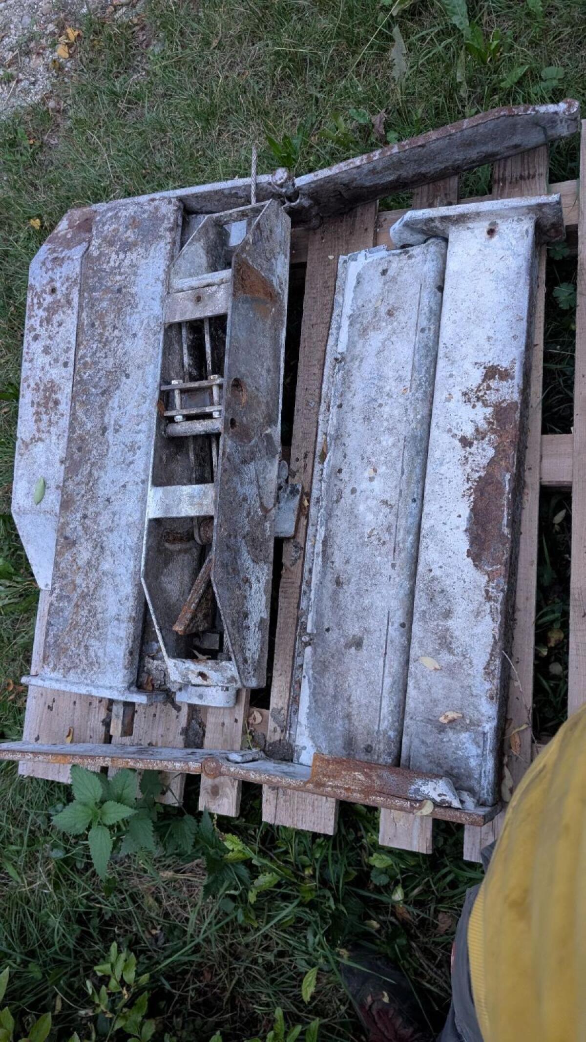 Wölfleder Schrapper, Laufstall Klappschieber 2