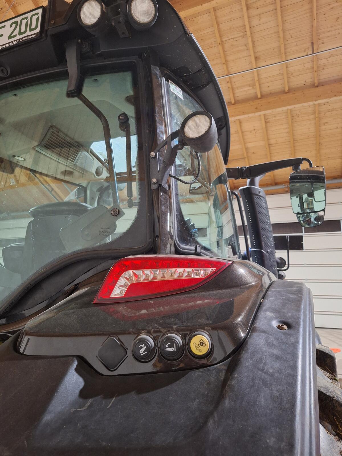 Valtra N 104 H5 Edition 25 Frontlader 2